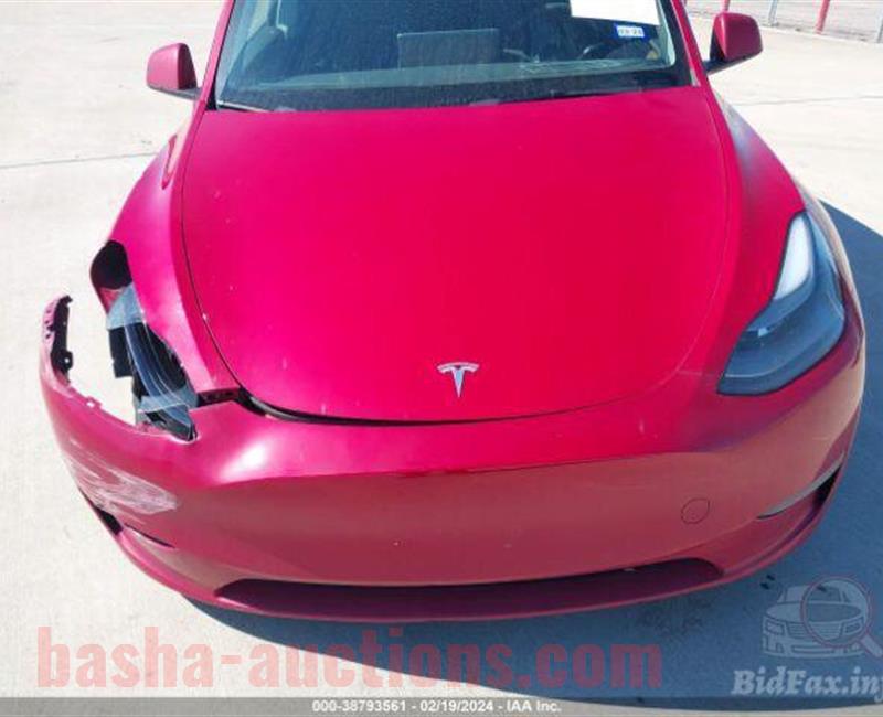 2023 Tesla Model Y Awd  احمر